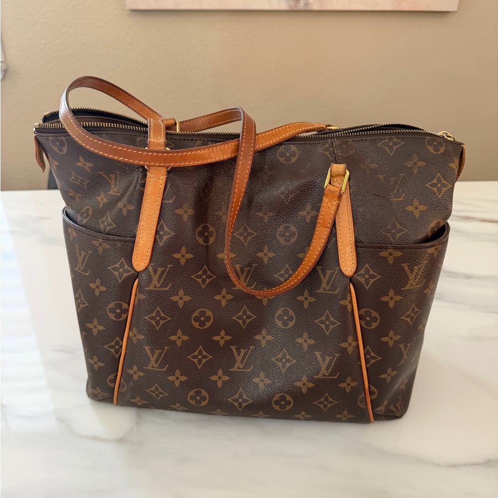 Louis Vuitton Totally MM Classic Brown Monogram Shoulder Bag